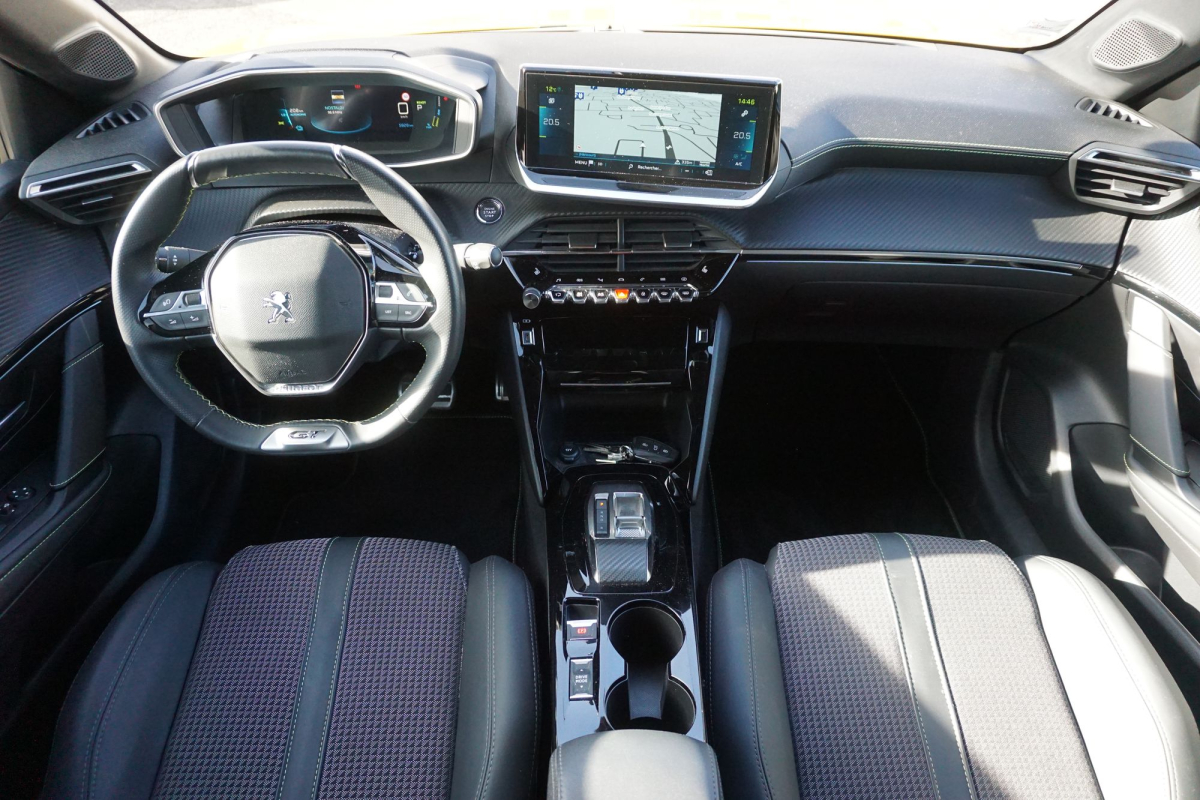 Peugeot 208 — 17