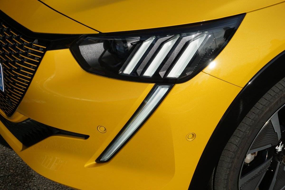 Peugeot 208 — 69