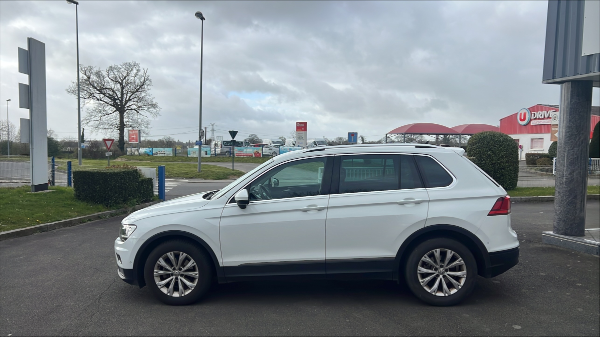 Volkswagen Tiguan — 11