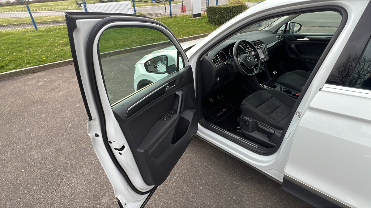 Volkswagen Tiguan — 15