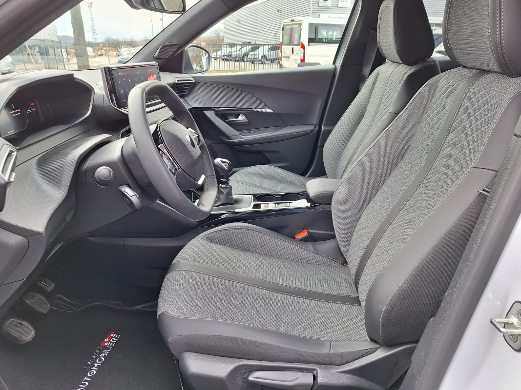 Peugeot 2008 — 17