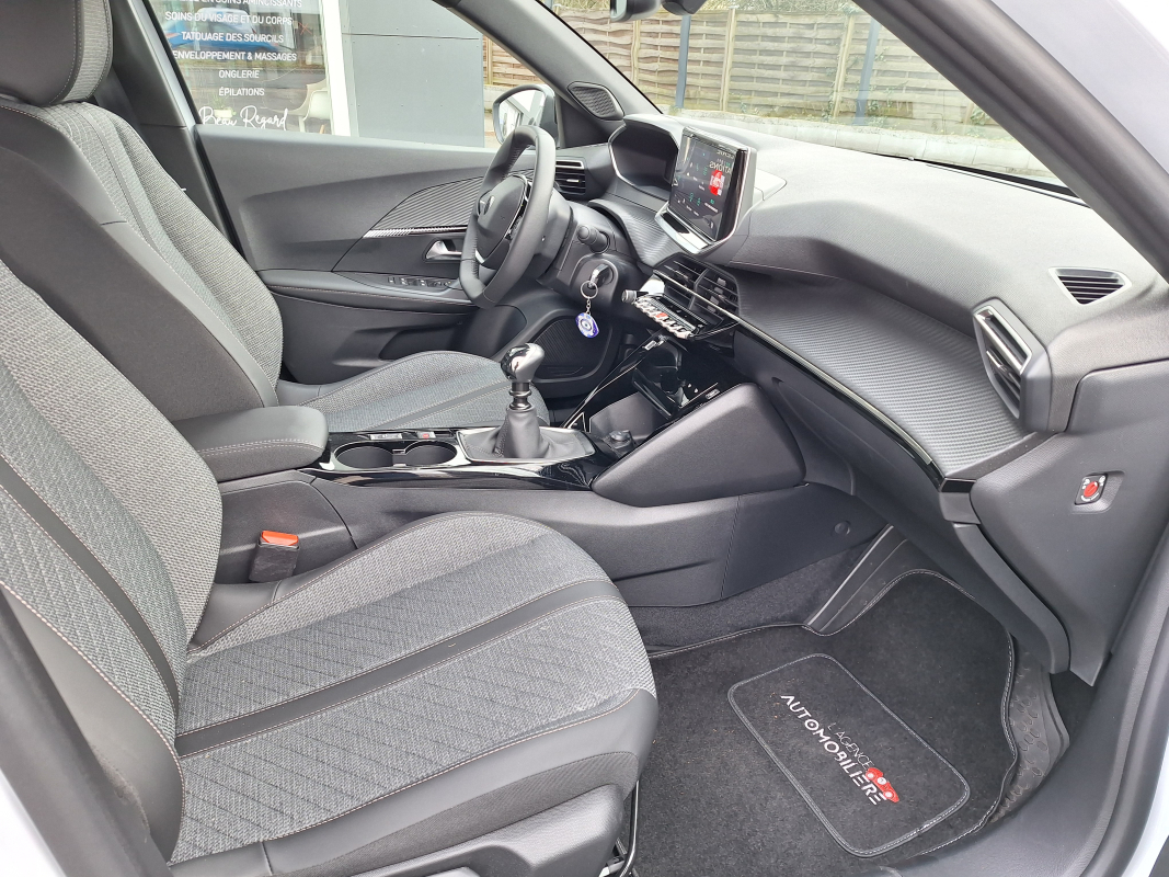Peugeot 2008 — 25