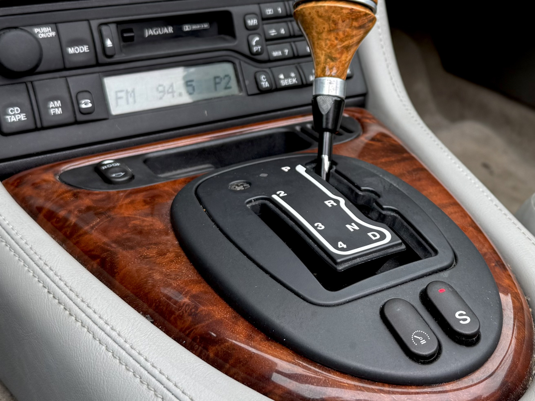 Jaguar XKR — 10
