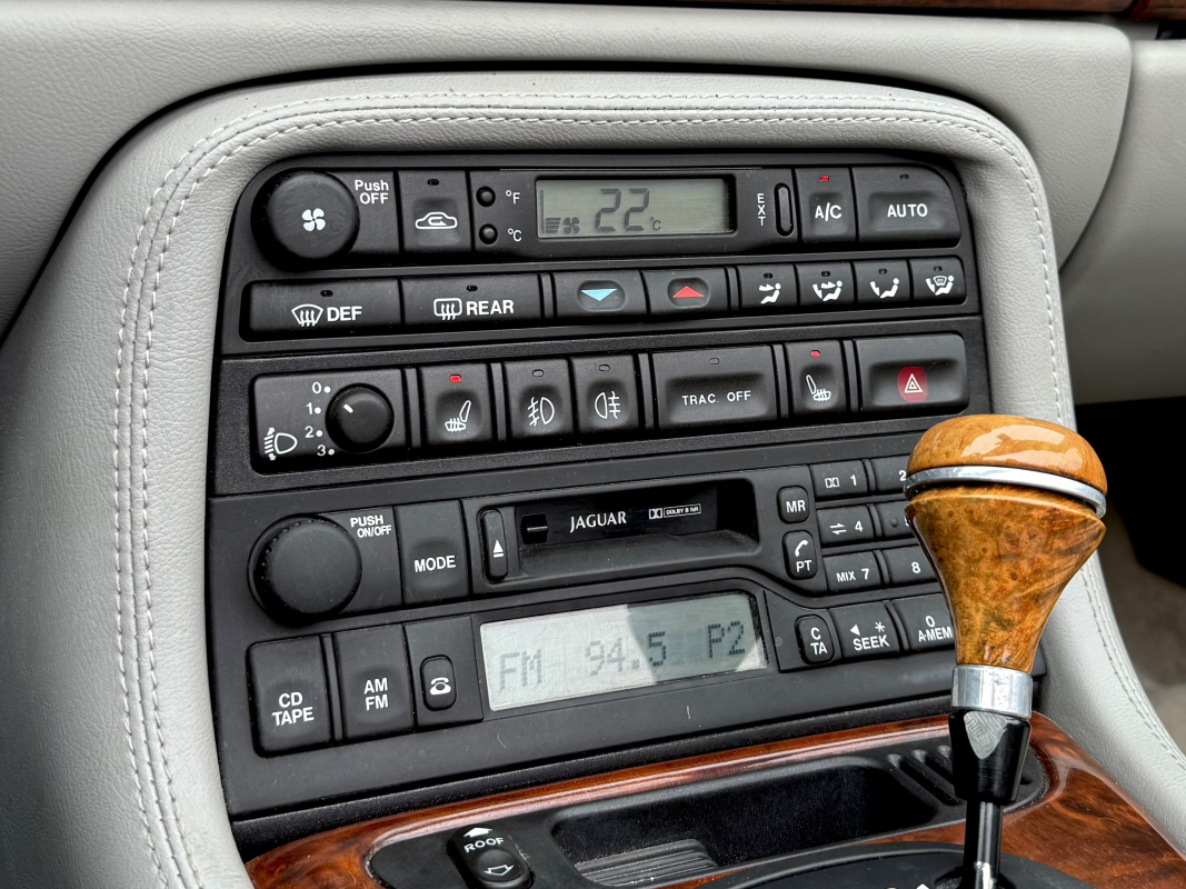 Jaguar XKR — 8