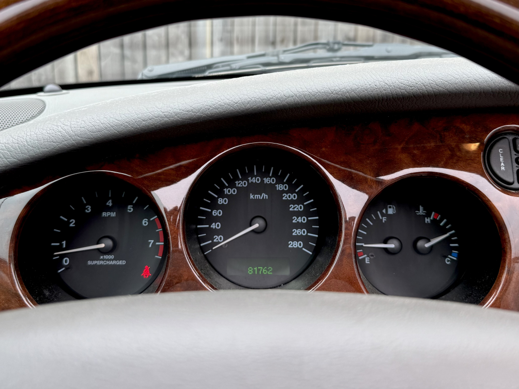 Jaguar XKR — 12