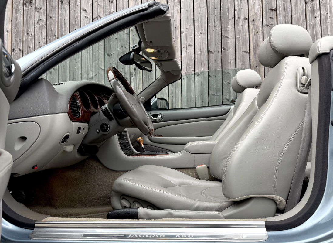 Jaguar XKR — 4