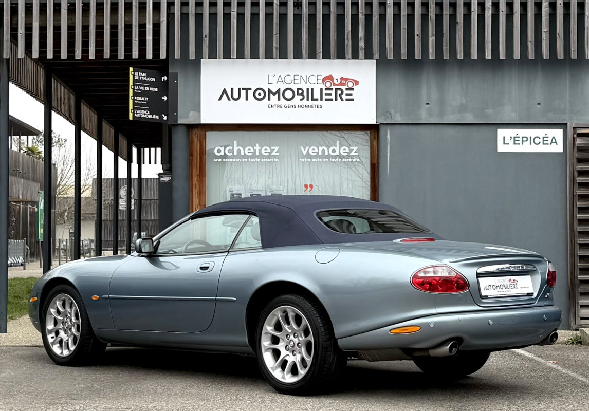 Jaguar XKR — 2