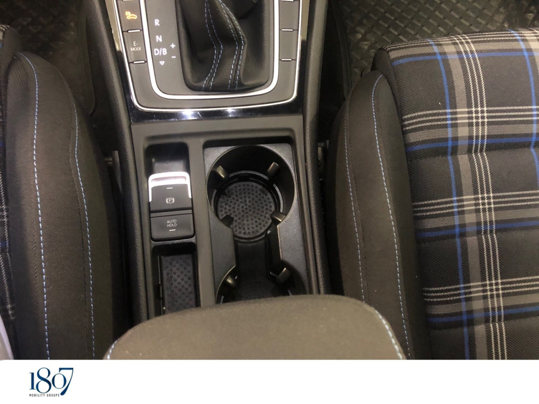 Volkswagen Golf — 26