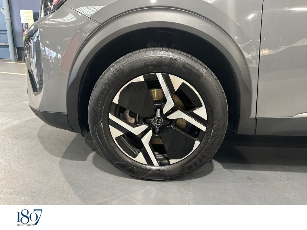 Peugeot 2008 — 8