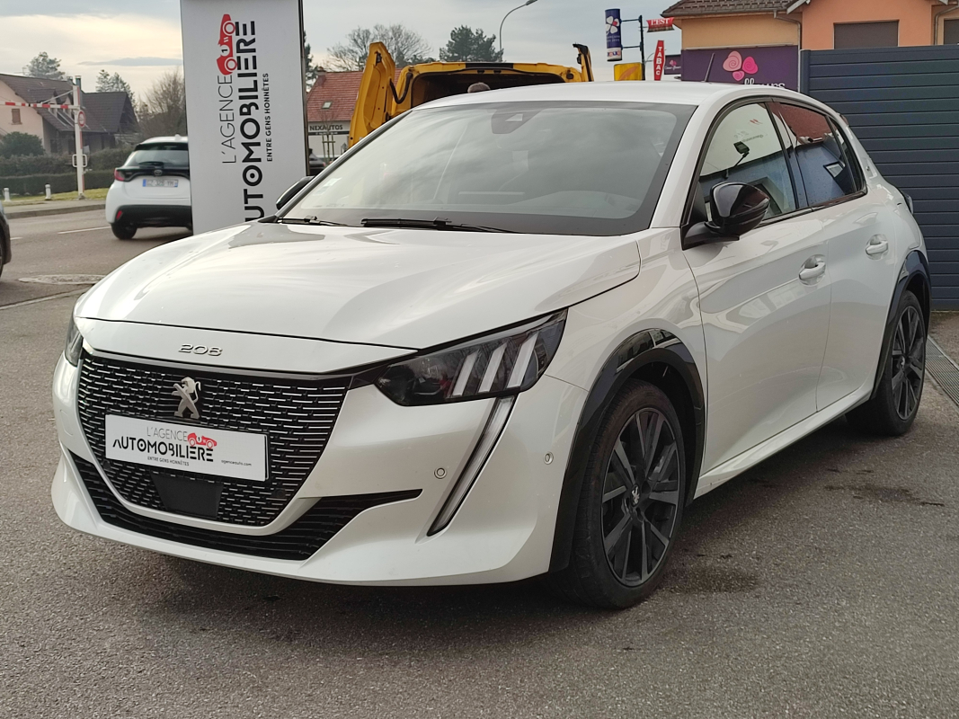 Peugeot 208 — 3