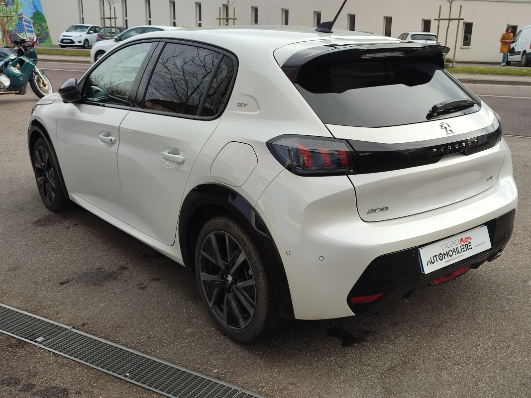 Peugeot 208 — 5