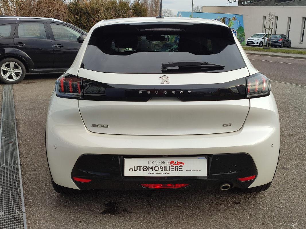 Peugeot 208 — 6