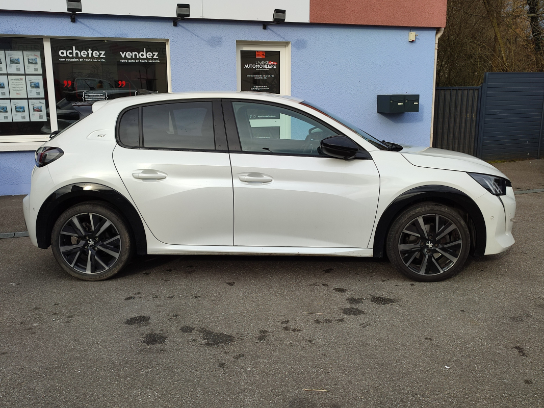 Peugeot 208 — 8