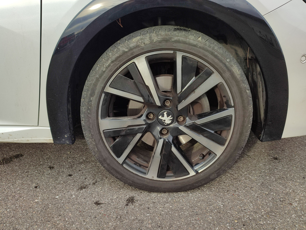 Peugeot 208 — 9