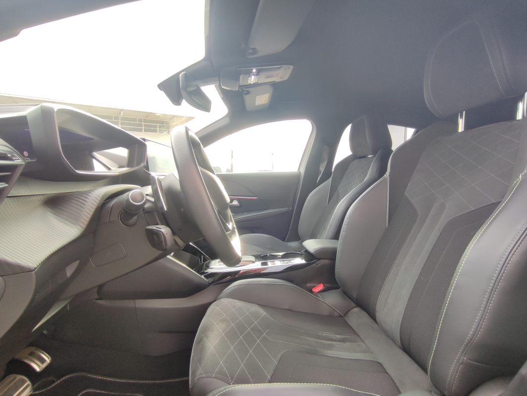 Peugeot 208 — 12