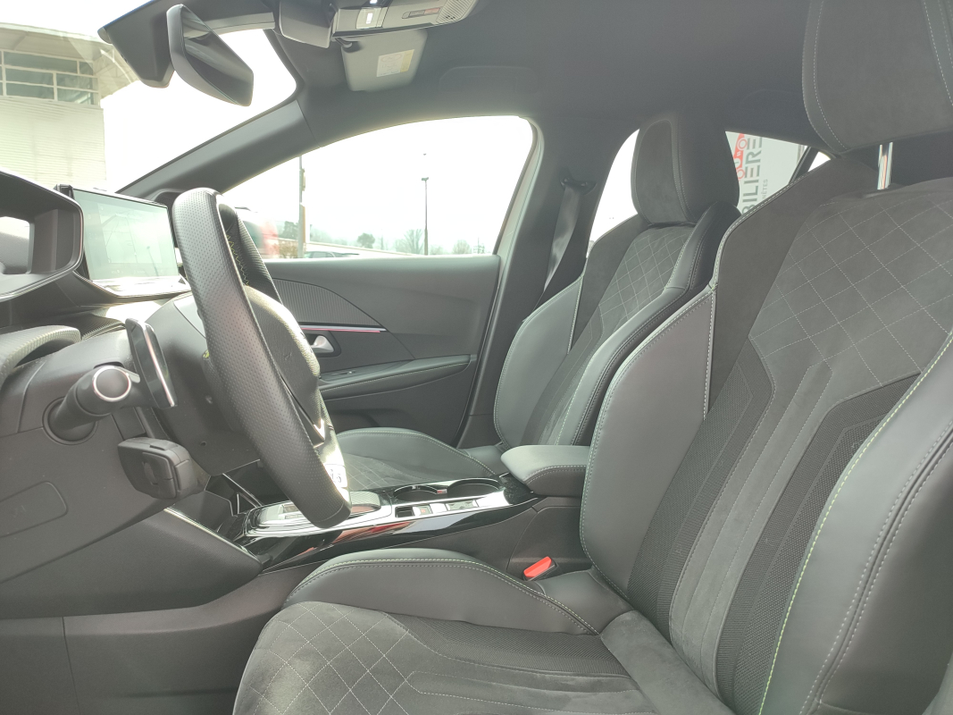 Peugeot 208 — 13