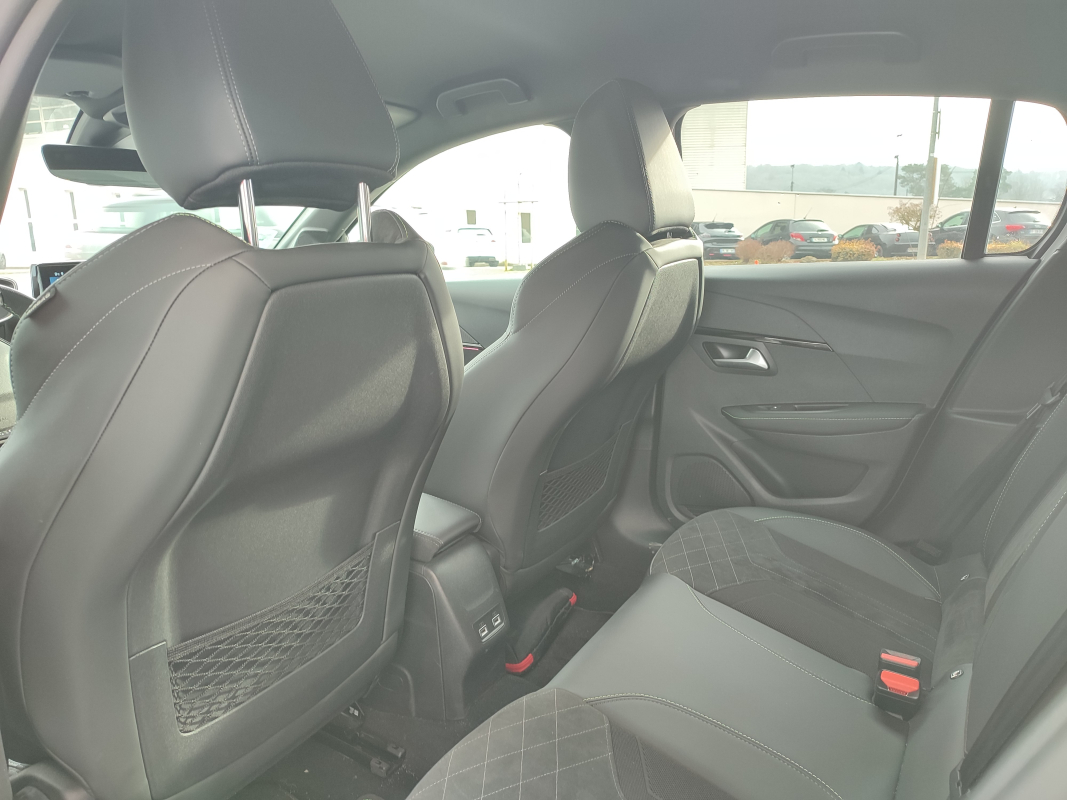 Peugeot 208 — 20