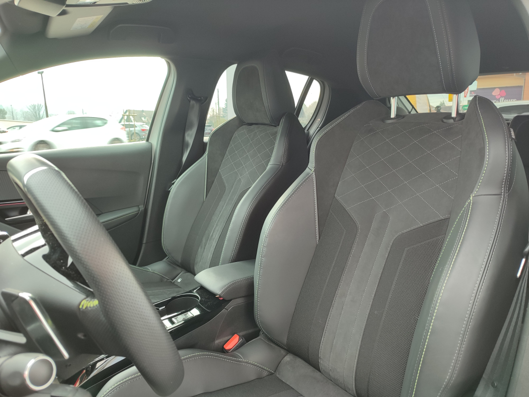 Peugeot 208 — 22