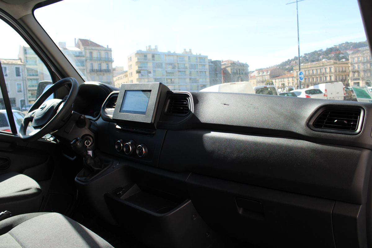 Nissan NV400 — 9