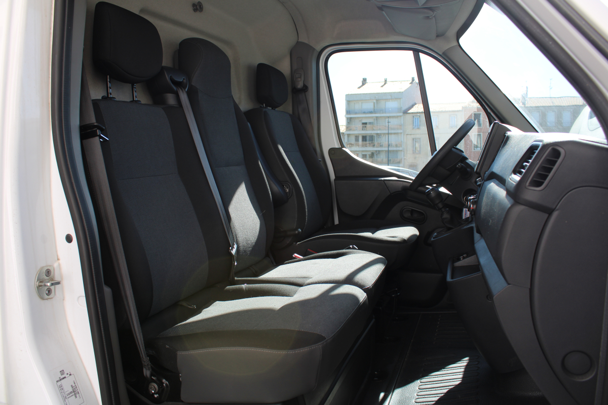 Nissan NV400 — 12