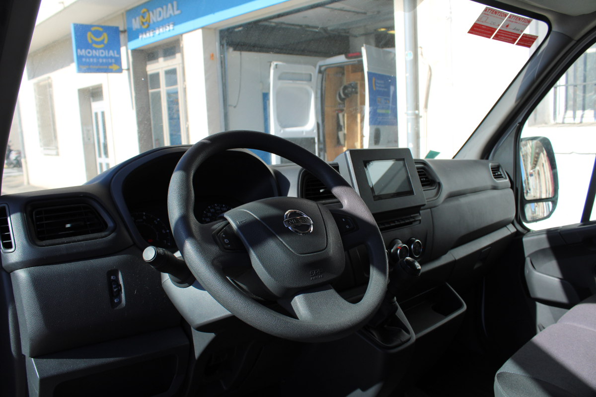 Nissan NV400 — 10