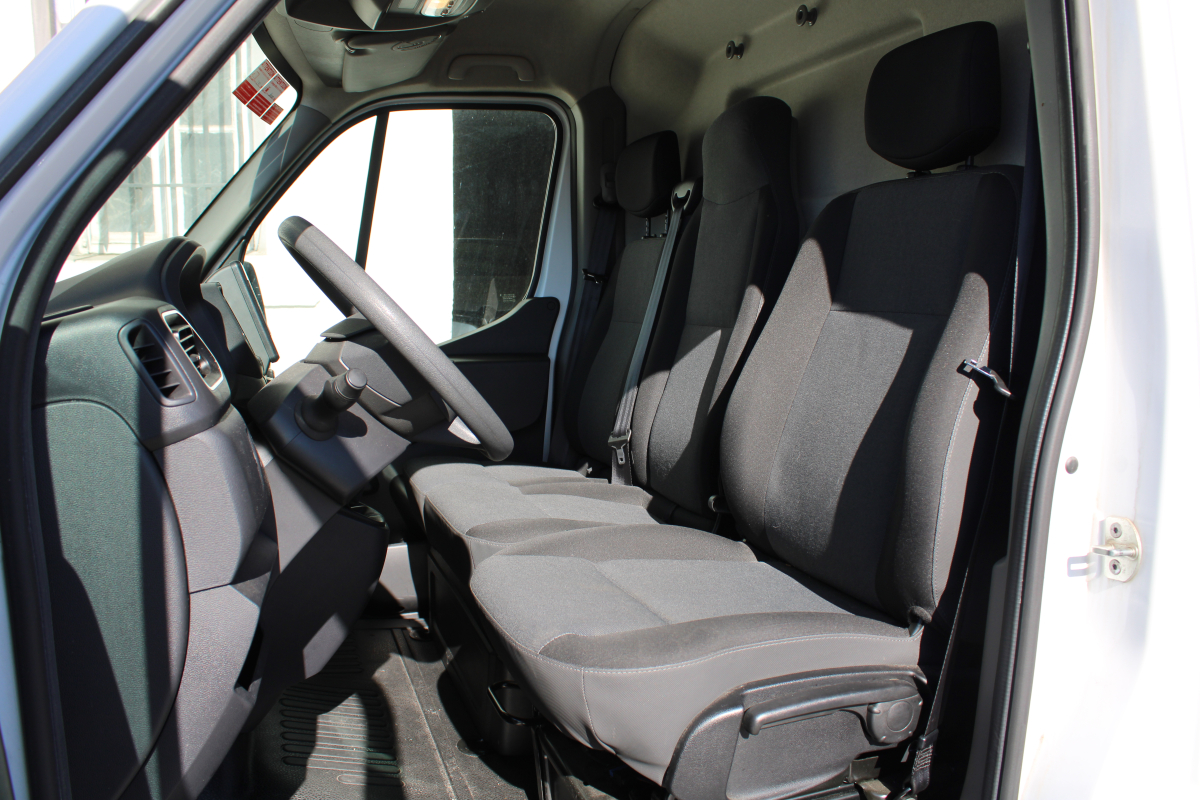 Nissan NV400 — 11