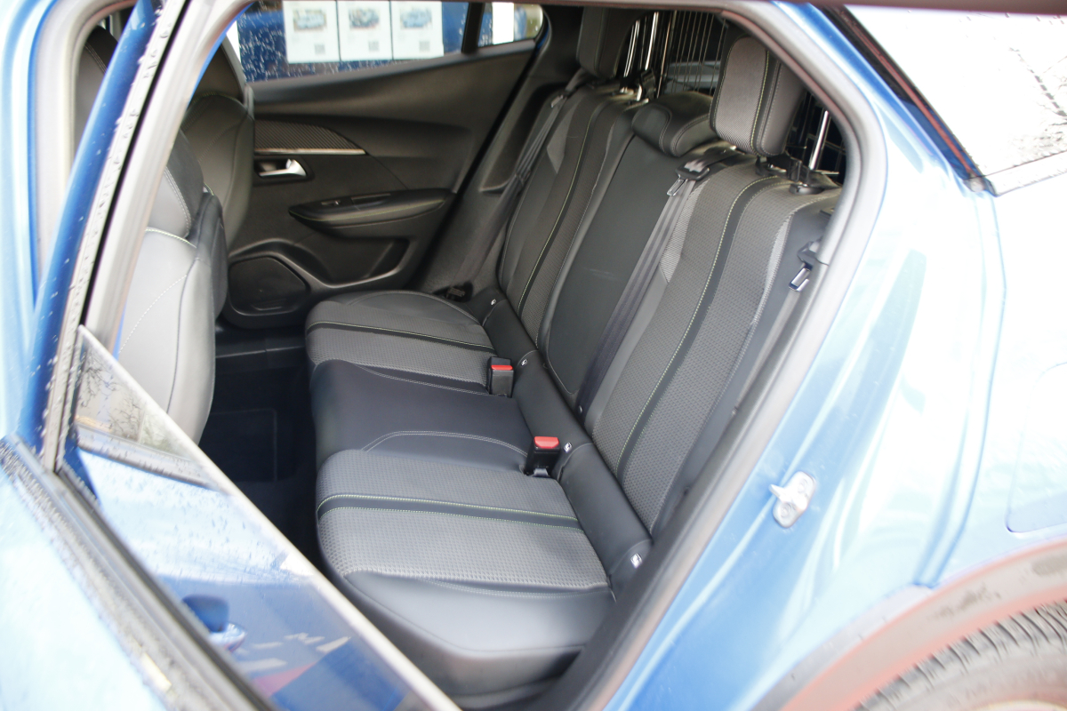 Peugeot 2008 — 28