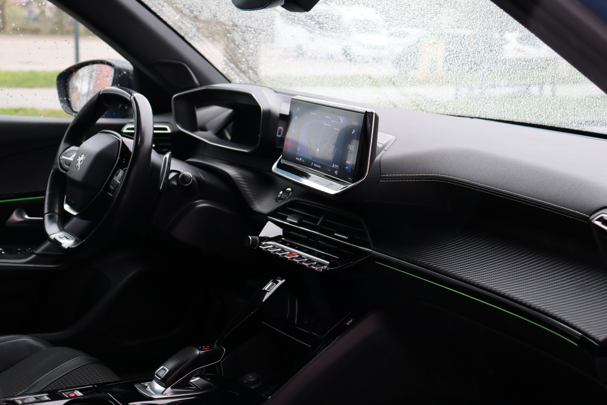 Peugeot 2008 — 12