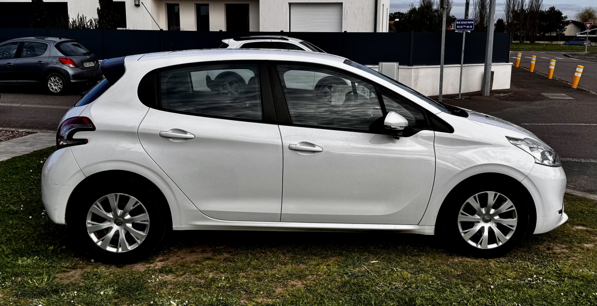 Peugeot 208 — 4