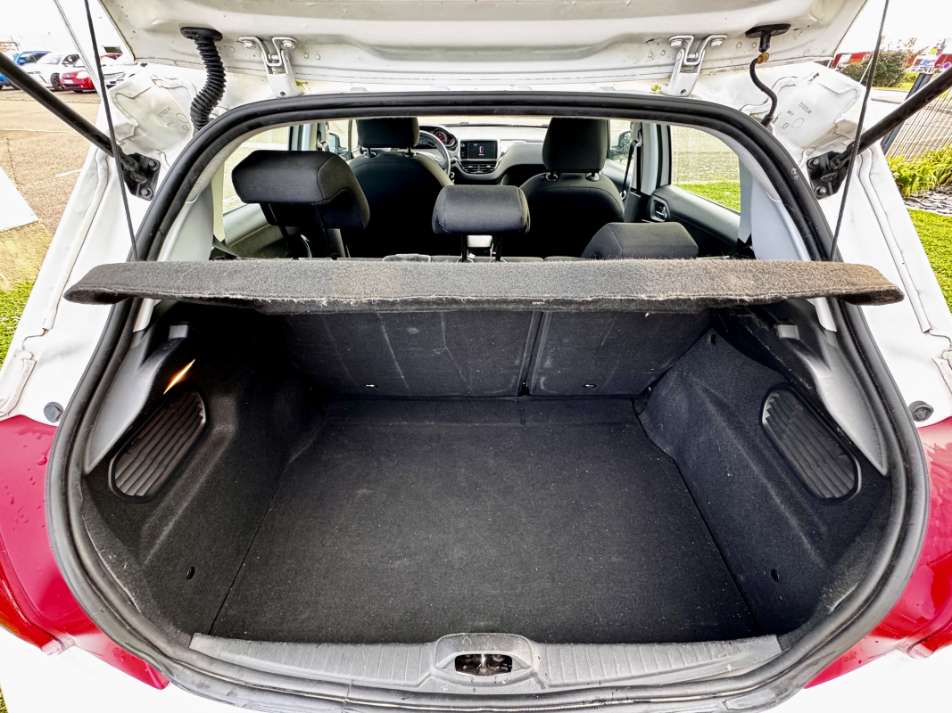 Peugeot 208 — 18