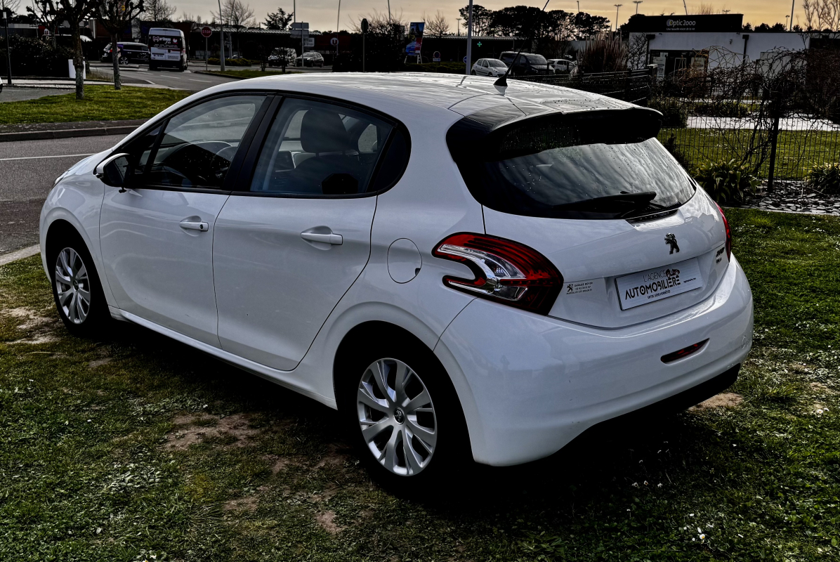 Peugeot 208 — 7