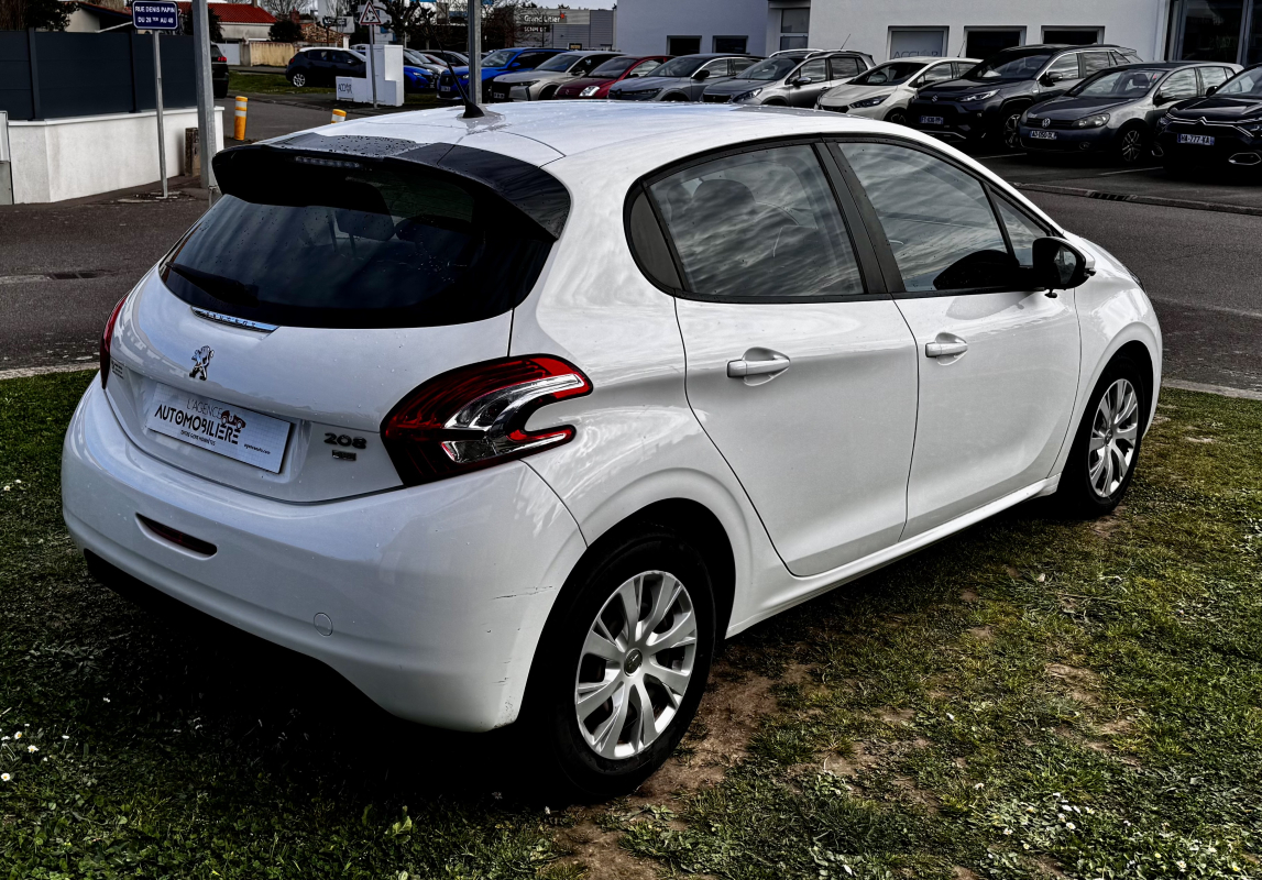 Peugeot 208 — 5
