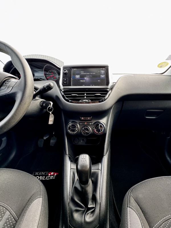 Peugeot 208 — 25