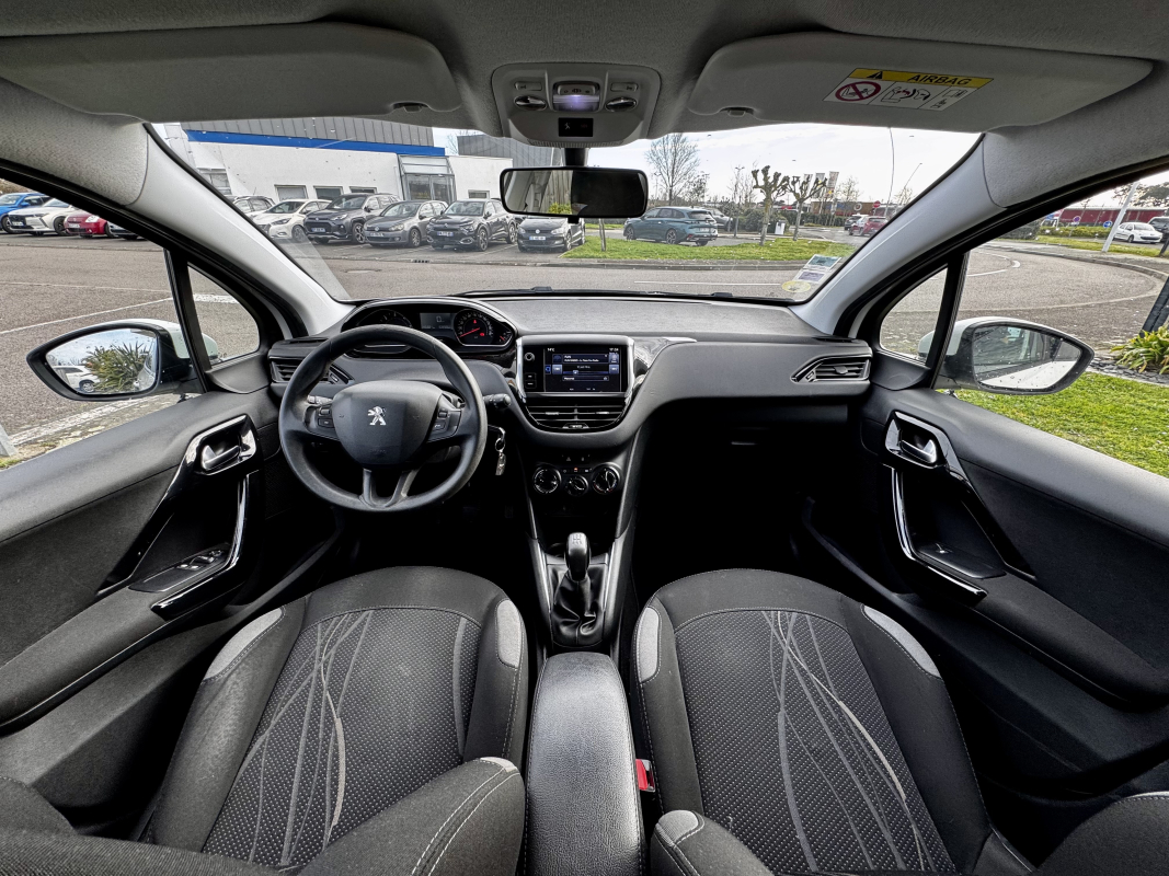 Peugeot 208 — 13
