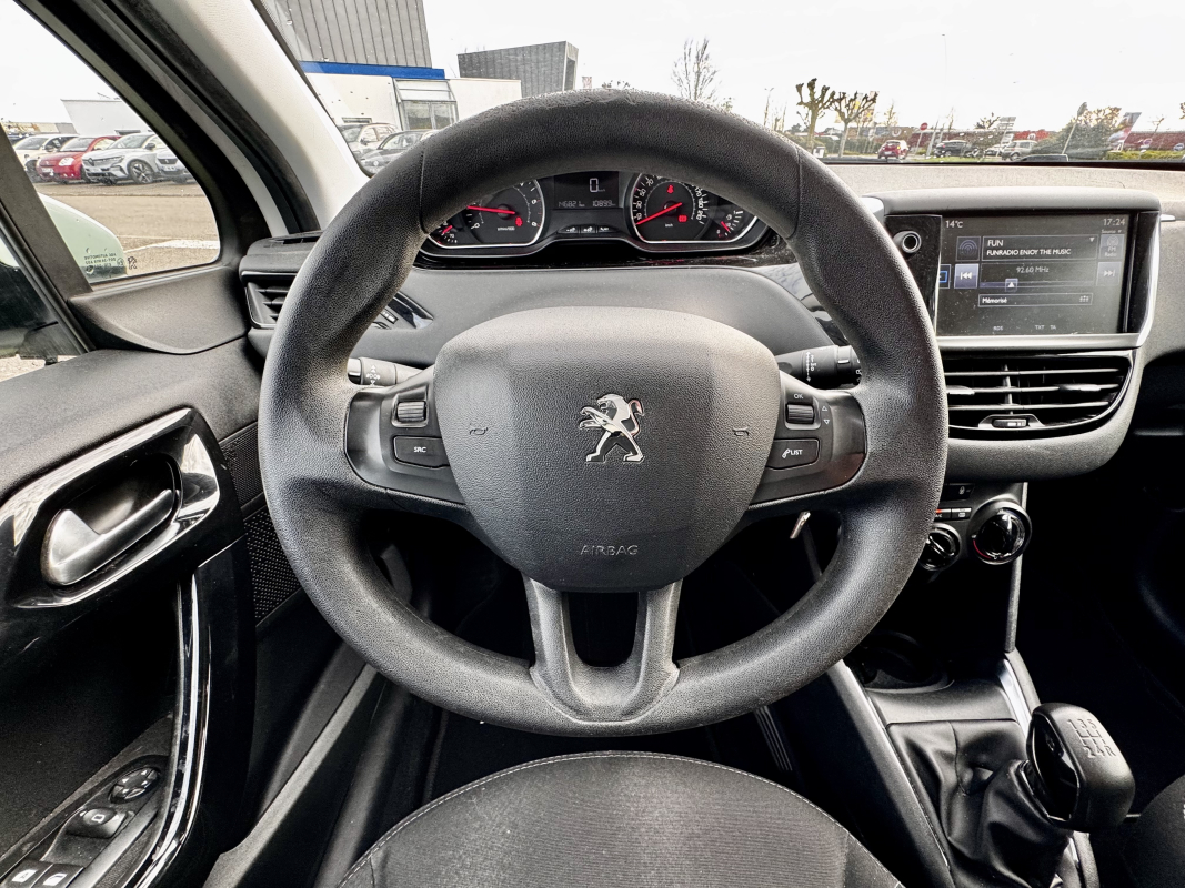 Peugeot 208 — 23
