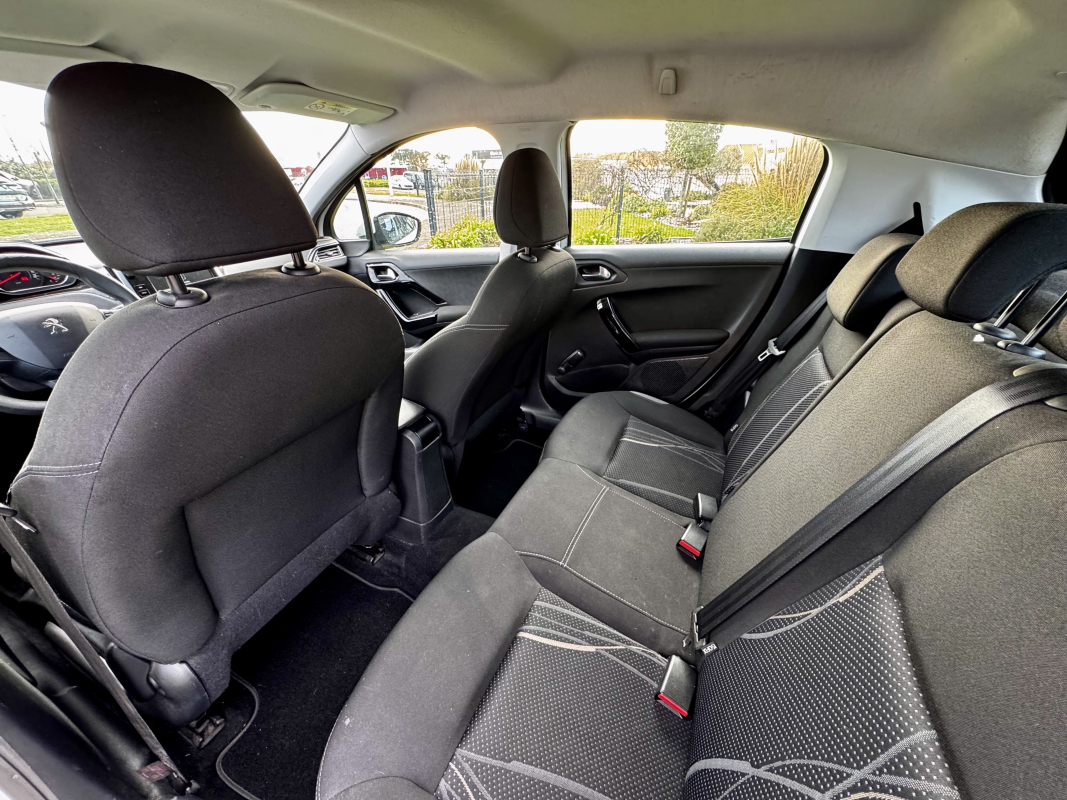 Peugeot 208 — 14