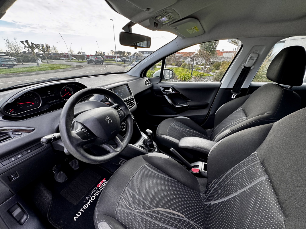 Peugeot 208 — 9