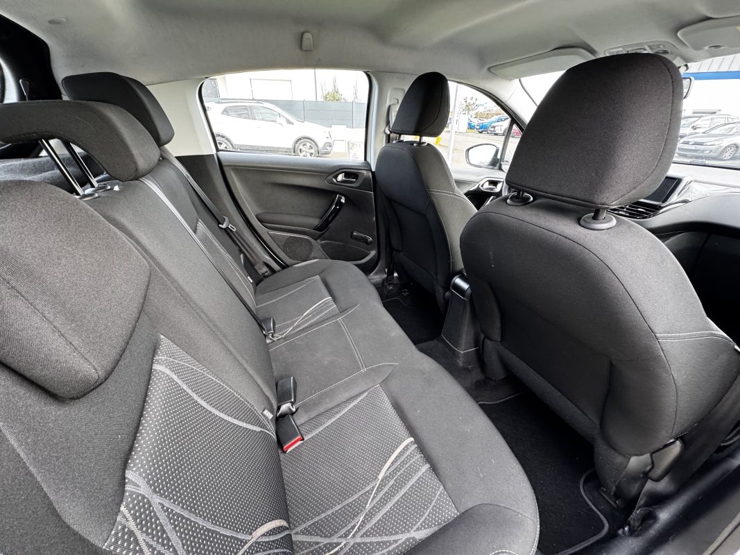 Peugeot 208 — 17