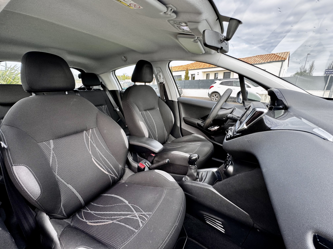 Peugeot 208 — 11