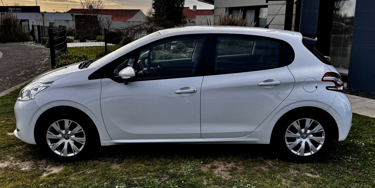 Peugeot 208 — 8