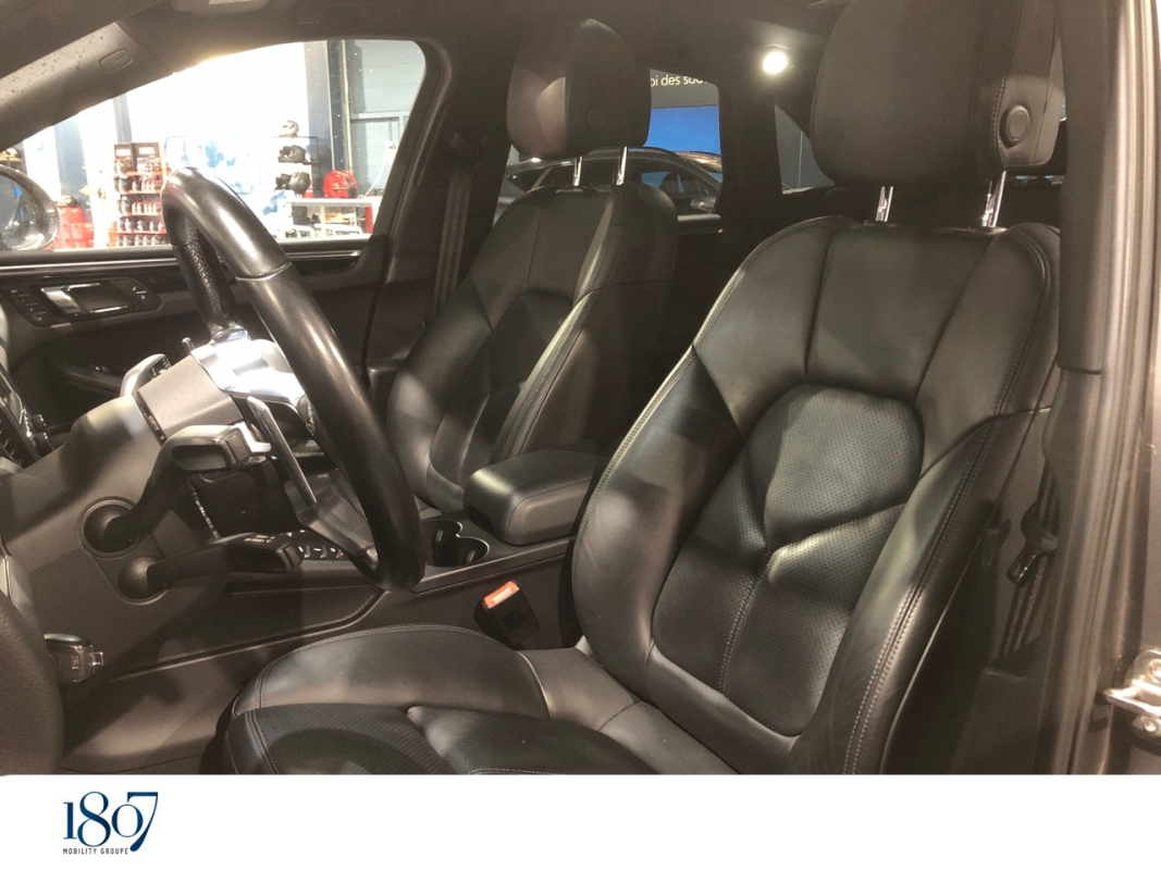 Porsche Macan — 12