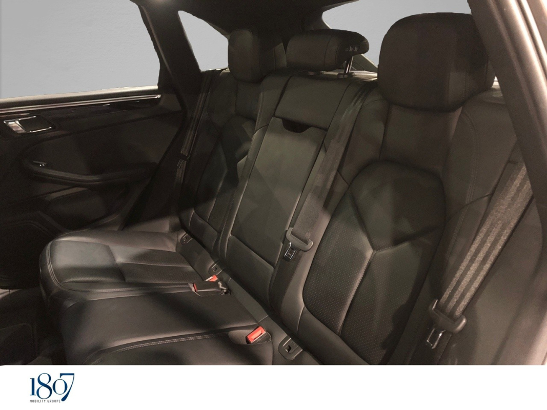 Porsche Macan — 13