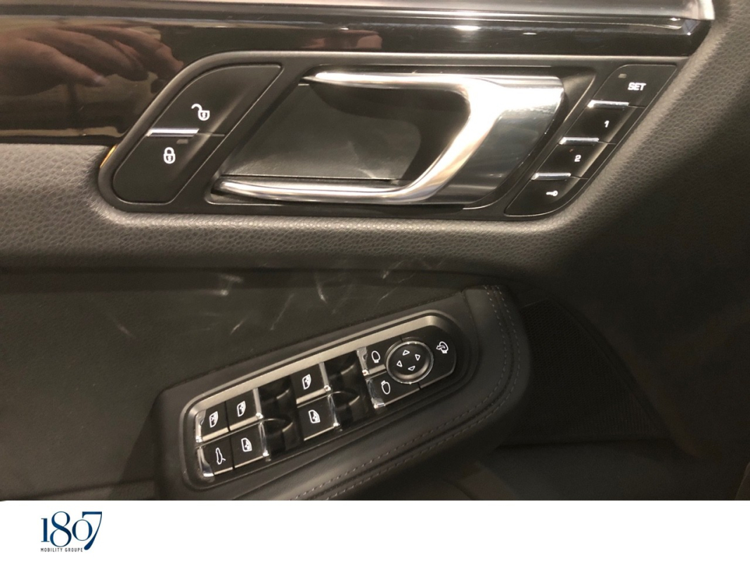Porsche Macan — 14