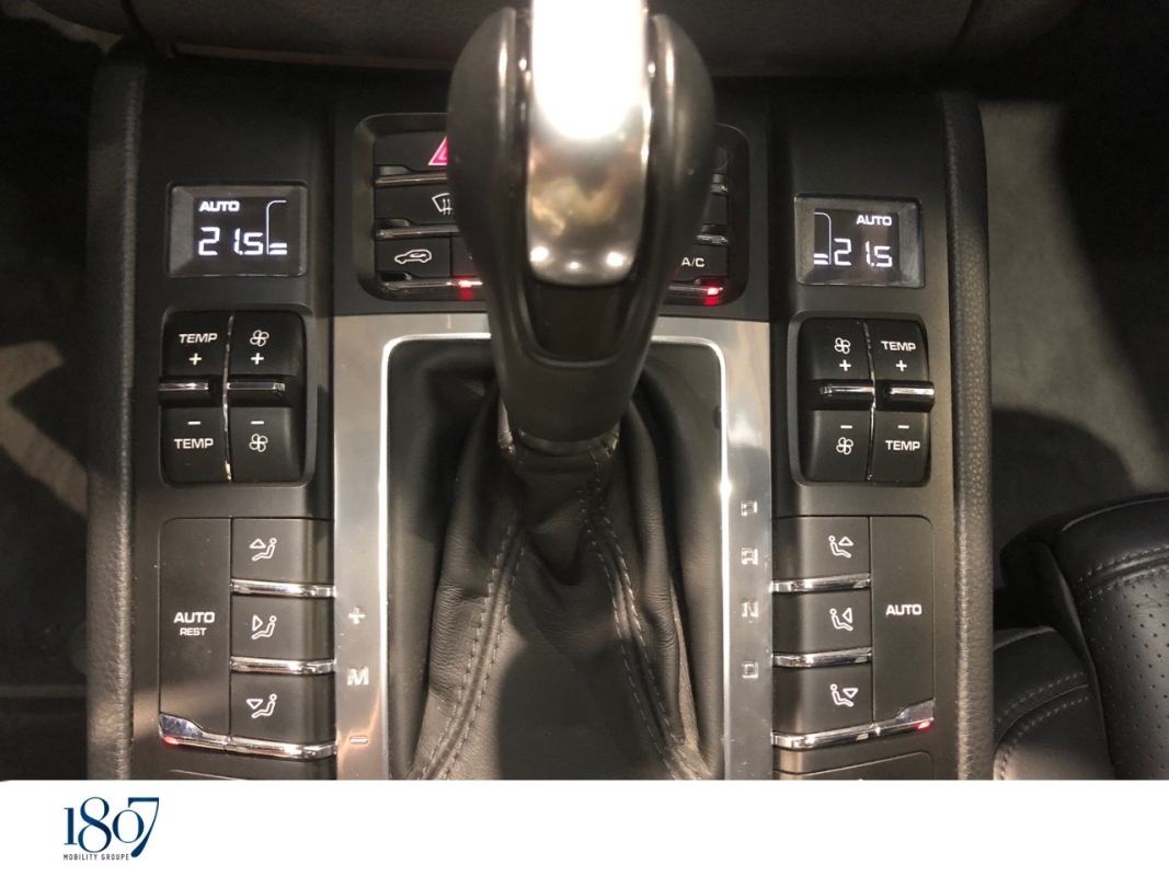 Porsche Macan — 25