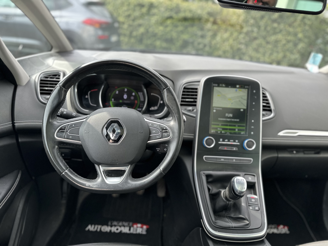 Renault Grand Scenic — 17