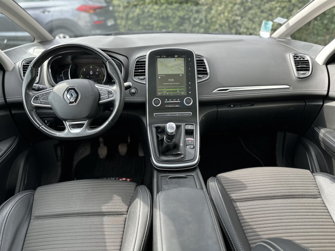 Renault Grand Scenic — 16