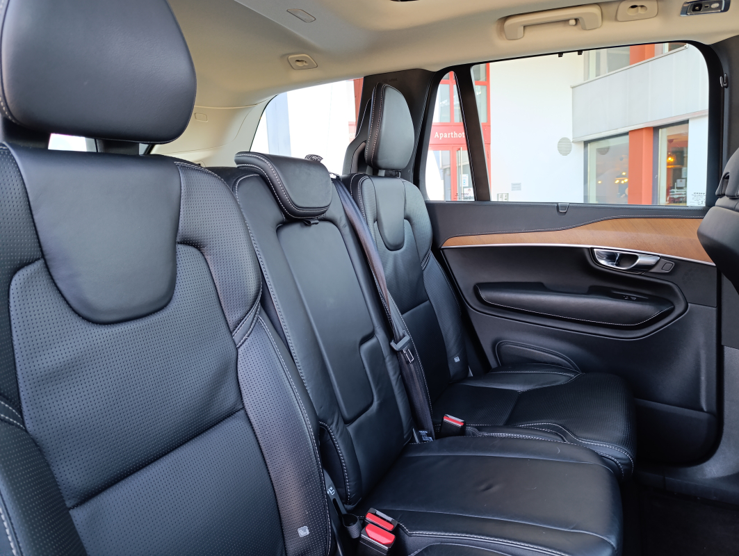Volvo XC90 — 12