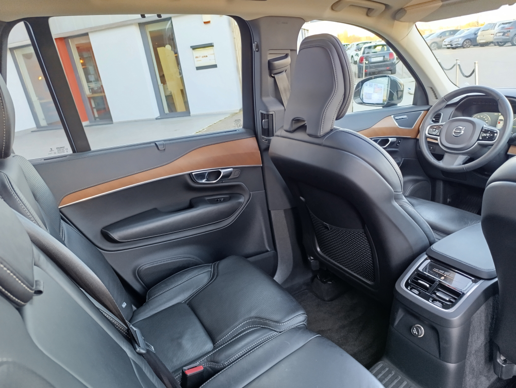 Volvo XC90 — 11