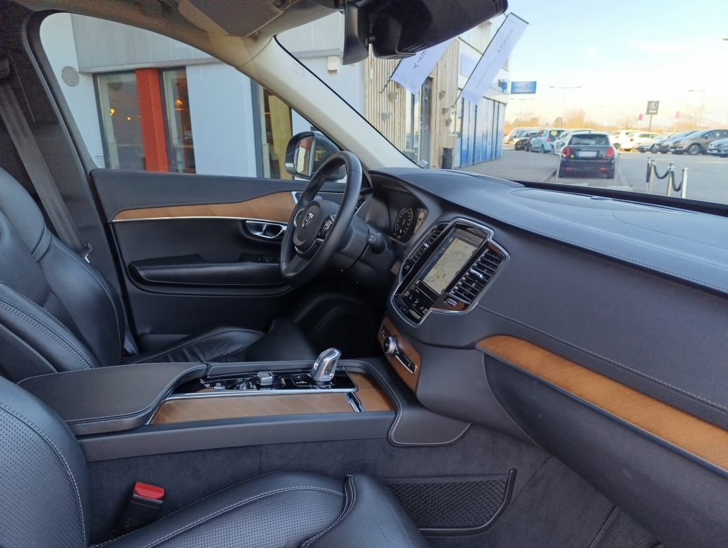 Volvo XC90 — 9