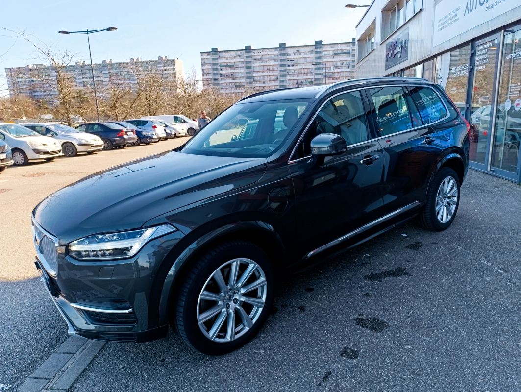 Volvo XC90 — 3